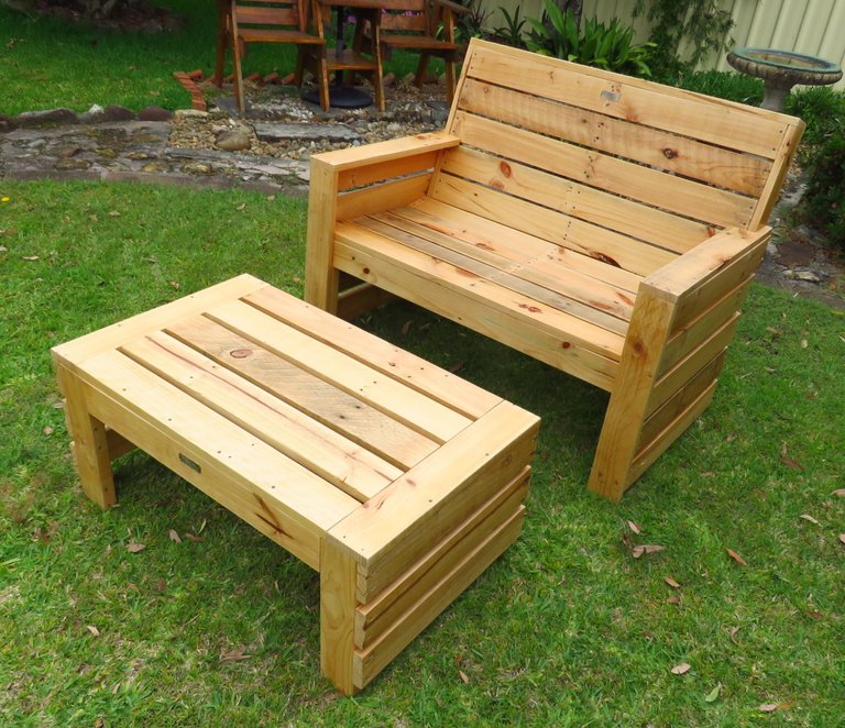 Pallet Seat & Table